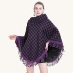 poncho-a-carreaux-violet-et-noir-elegance-hivernale