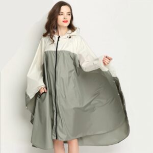 poncho-pluie-kaki-beige-style-urbain